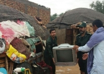 بسیجیان با دستان خالی به کمک سیل زدگان شتافتند/ کارنامه درخشان بسیج در خدمت رسانی به مستضعفان