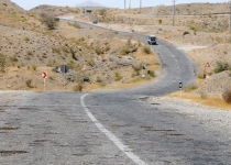 آثار باستانی در پیچ و خم جاده های نامناسب/ سقوط در اَنهار دستاورد عدم آماده سازی زیر ساخت ها