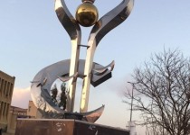 رئیس شورای شهر: خبر ندارم/ نائب رئیس شورای شهر: آرم را کندند و فروختند!