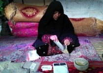 در آمد 12 میلیونی کار آفرین 50 ساله از برداشت گیاهان دارویی/ بانوی کار آفرین: حمایت مسئولین خاش را قطب تولید گیاهان دارویی در کشور می کند