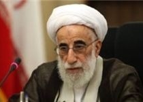 آیت الله جنتی: مردم نان شب ندارند اما هیات دولت مراسم 500 میلیونی می‌گیرد