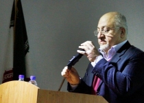 اطرفیان رئیس جمهور وعده هایش را باور ندارند/ وزرای روحانی کمتر حاضرند برای دفاع از دولت سخن بگویند