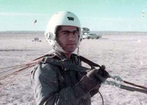 خلبان شهیدی که تعجب آمریکایی ها را برانگیخت/ فرود با هواپیمای بدون موتور!