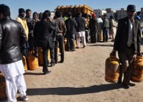 صف های طولانی کپسول گاز مردم را کلافه کرد/از افزایش قیمت گاز در بازار آزاد تا گلایه شهروندان از کمبود نظارت ها