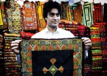 سیستان و بلوچستان رنگین کمان صنایع دستی/ از گرانی نخ و پارچه تا تهدید هنر دست زنان با سوزن دوزی های افغانی