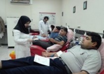 دورهمی طایفه ای برای انجام امر خیر/ اهدای خون بدون چشم داشت از دیگران در زابل