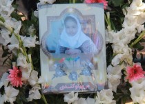 گزارش تصویری/تشییع و تدفین آخرین بازمانده حادثه آتش‌سوزی مدرسه در زاهدان