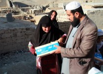 گزارش تصویری/توزیع اقلام حمایتی در بین حاشیه نشینان زاهدانی