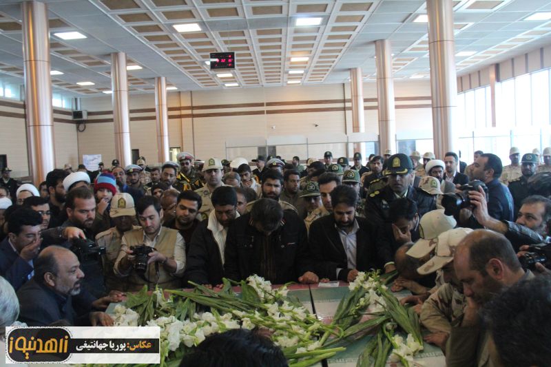 مراسم استقبال از 3شهید گمنام در فرودگاه زاهدان