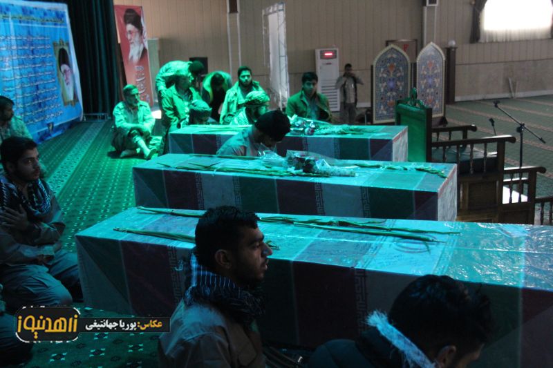 وداع خادمان شهدا با پیکر سه شهید گمنام در زاهدان