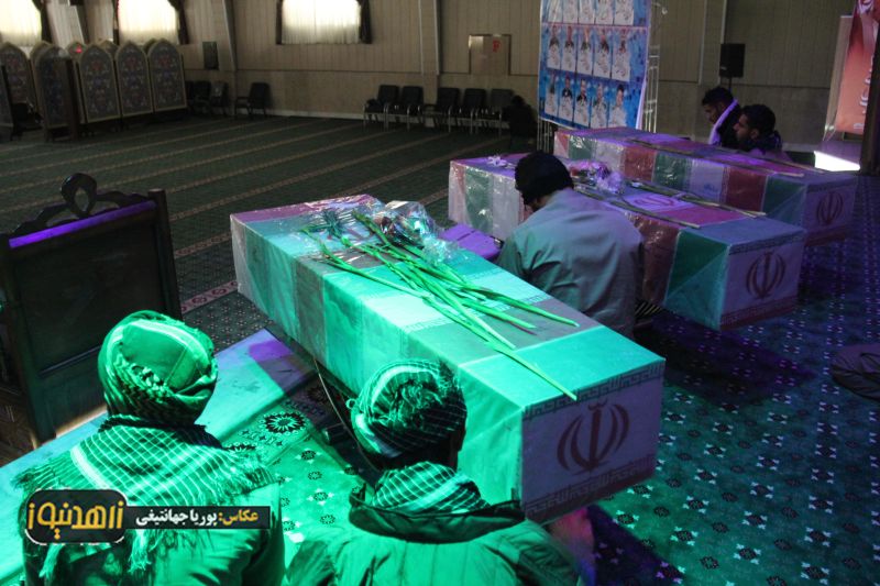 وداع خادمان شهدا با پیکر سه شهید گمنام در زاهدان