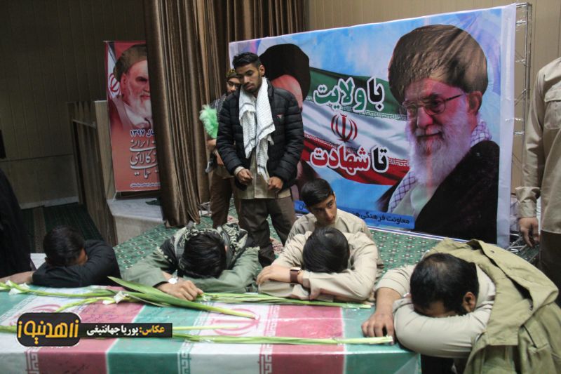 وداع خادمان شهدا با پیکر سه شهید گمنام در زاهدان