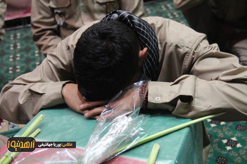 وداع خادمان شهدا با پیکر سه شهید گمنام در زاهدان