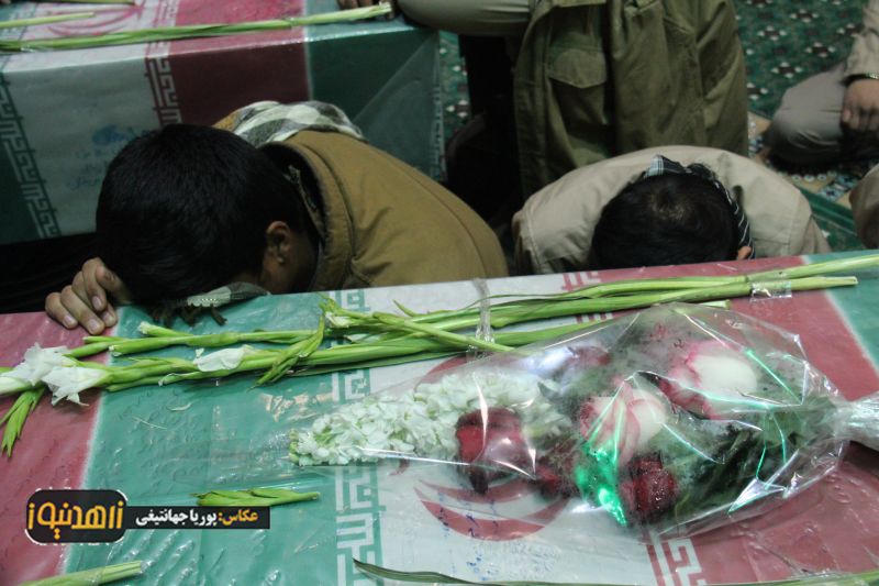 وداع خادمان شهدا با پیکر سه شهید گمنام در زاهدان