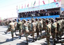 نیروهای مسلح در زاهدان رژه رفتند