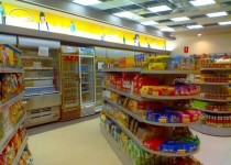 بازدید از واحدهای تولیدی مواد غذایی در زاهدان/شهروندان مواد غذایی را از فروشگاههای معتبر خریداری کنند