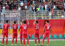 قهر ادامه دار بازیکنان نساجی پیش از بازی با پرسپولیس