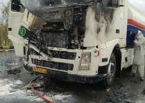 اطفا حریق تانکر ویژه حمل فرآورده های نفتی در بزرگراه خلیج فارس