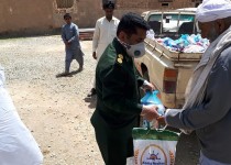 توزیع 82 بسته کمک مومنانه بین خانواده های بی بضاعت در بخش کورین