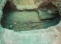 کشف اسکلت بانوی اشکانی در تپه تاریخی اشرف اصفهان