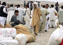 کاهش ارزش پول ملی نان پیله وران را آجر کرد/ مبادله پایاپای؛ درمان موقت برای معیشت کوله بران جنوب شرق کشور