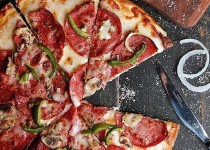 زمانی که پیتزا می‌خوریم چه اتفاقی در بدن رخ می‌دهد؟