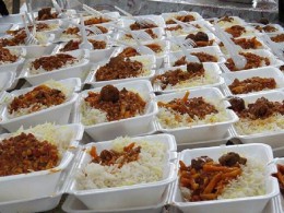 توزیع 150 وعده غذای گرم و 100 بسته معیشتی در زاهدان