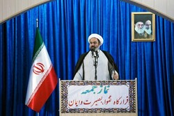 حل مشکلات اقتصادی در چارچوب اقتصادمقاومتی ضروری است/مسئولان در مسابقه خدمت رسانی به مردم از یکدیگر سبقت بگیریند