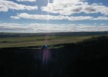 اقدام خطرناک یک زوج با چادرزدن در لبه پرتگاه!