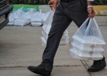 طبخ و توزیع 810 پرس غذای گرم بین نیازمندان در زاهدان