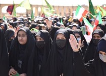 دشمنان کرامت و منزلت بانوان را هدف گرفته اند/ چادر برای حفظ زیبایی های زن است