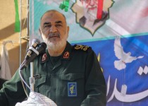 وحدت بین امت اسلام ناگسستنی است/ صحنه نبرد جدید جنگ را گورستان آمریکایی ها می کنیم