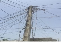 اوضاع اسفبار کابل‌های برق در شهرک برق زاهدان