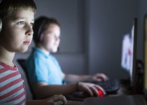 اعتیاد به بازی‌های اینترنتی معضل پیش روی فرزندان است