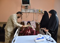 دیدار با خانواده شهدا وظیفه دینی ما است