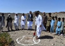 کلنگ‌زنی مدرسه‌ای خیرساز در روستای سرخان طاووس مهرستان