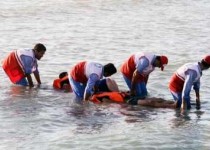 نجات جوان ۲۳ ساله از امواج خروشان در سواحل چابهار