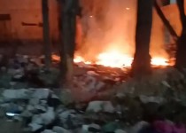 سوزاندن شبانه زباله‌ها در پارک گل‌های زاهدان