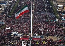 بدرقه باشکوه رهبر شهید انقلاب با حضور خیل عظیم مردم